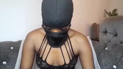 Snapshot of sultryaura chatting on October 8, 12:20 pm maskedtemptress online show from October 8, 12:20 pm
