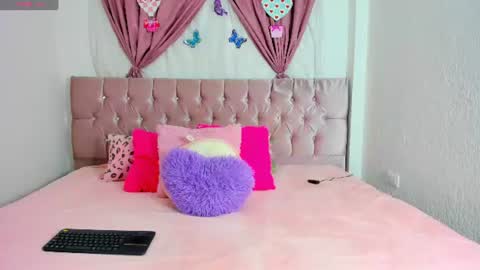 summer_girls01 online show from July 15, 1:32 am