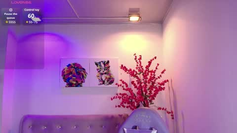 summer_miller online show from January 7, 11:35 am