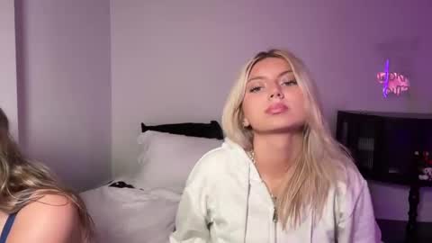 summerclarke2 online show from September 29, 8:03 pm