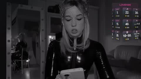 Miss Nelly online show from March 7, 7:43 pm