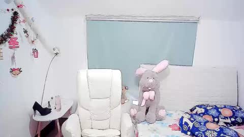 Snapshot of sun_yummy chatting on January 22, 7:25 am Lucis online show from January 22, 7:25 am