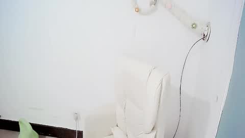 Snapshot of sun_yummy chatting on December 11, 6:25 am Lucis online show from December 11, 6:25 am