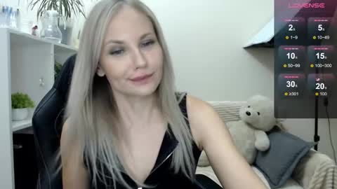 Naomi online show from October 21, 5:00 am