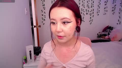 Snapshot of sunset_pienk chatting on January 23, 7:40 pm Sunset online show from January 23, 7:40 pm