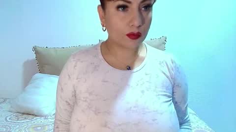 surella32 online show from January 15, 12:00 pm