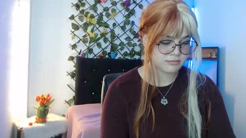 suri_boobs online show from December 15, 11:04 am