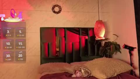 Susana W online show from February 11, 9:05 pm