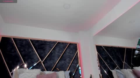 susanahenao online show from March 17, 6:01 pm