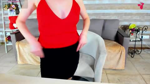 susansmitt online show from November 20, 12:00 am