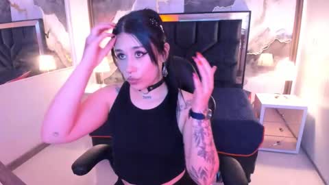 susanvilla online show from March 16, 7:29 pm