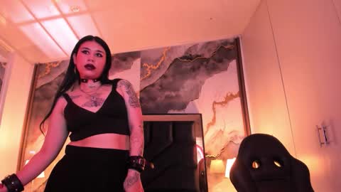 susanvilla online show from November 27, 8:56 pm