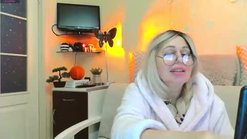 SusieNoreen online show from November 2, 2:53 pm