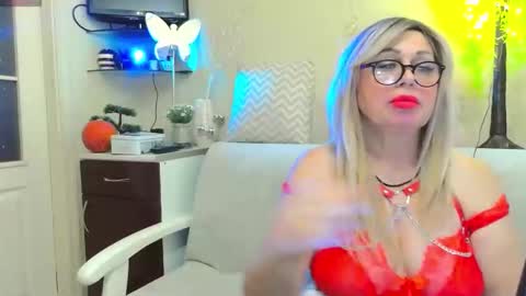 SusieNoreen online show from December 3, 7:44 am