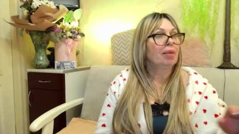 SusiexNoreen online show from April 29, 1:14 pm