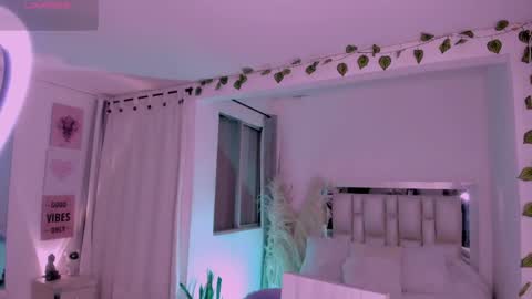sussy_bell_ online show from April 29, 2:48 am