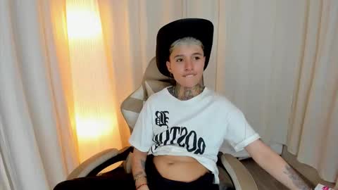 Snapshot of suzu_wolf chatting on October 17, 7:00 am suzu_wolf online show from October 17, 7:00 am