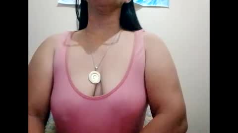 Snapshot of suzzie_hot chatting on February 28, 5:26 pm suzzie_hot online show from February 28, 5:26 pm