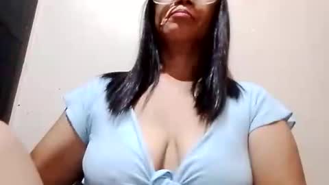 Snapshot of suzzie_hot chatting on October 11, 9:17 pm suzzie_hot online show from October 11, 9:17 pm