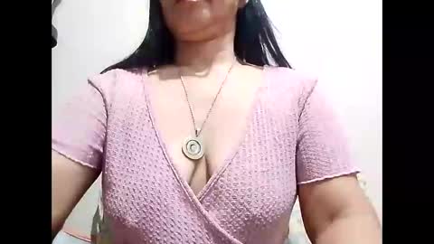 Snapshot of suzzie_hot chatting on March 9, 11:14 am suzzie_hot online show from March 9, 11:14 am