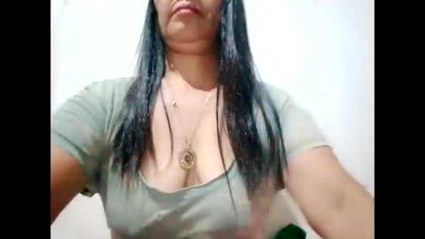 Snapshot of suzzie_hot chatting on February 4, 8:28 pm suzzie_hot online show from February 4, 8:28 pm