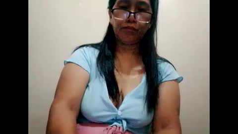 Snapshot of suzzie_hot chatting on February 22, 8:05 pm suzzie_hot online show from February 22, 8:05 pm