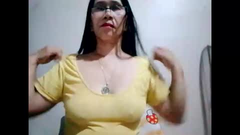 Snapshot of suzzie_hot chatting on February 3, 11:53 am suzzie_hot online show from February 3, 11:53 am