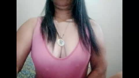 Snapshot of suzzie_hot chatting on February 27, 10:09 pm suzzie_hot online show from February 27, 10:09 pm