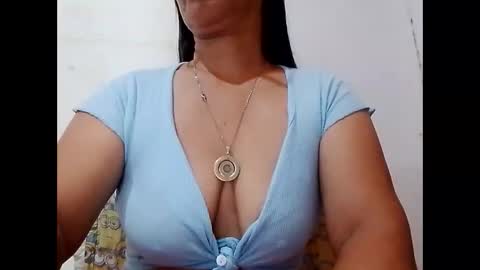 Snapshot of suzzie_hot chatting on March 8, 2:54 am suzzie_hot online show from March 8, 2:54 am