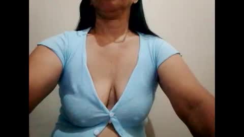 Snapshot of suzzie_hot chatting on February 20, 9:09 pm suzzie_hot online show from February 20, 9:09 pm