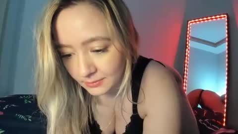 Anne Marie online show from November 22, 11:07 pm