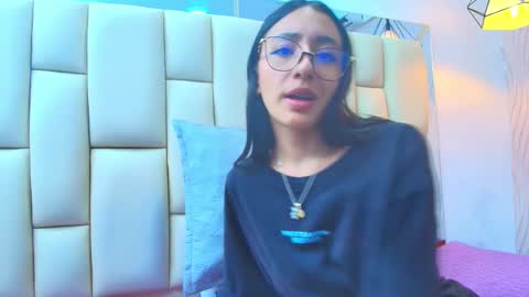 Snapshot of sweet_amye chatting on October 18, 7:04 pm Amye online show from October 18, 7:04 pm