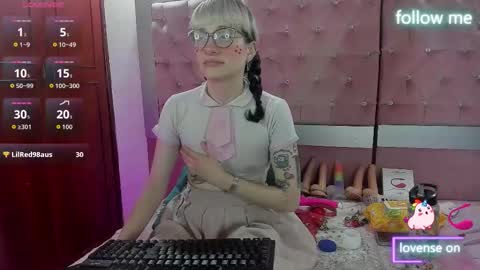  emmili  online show from November 25, 12:18 pm