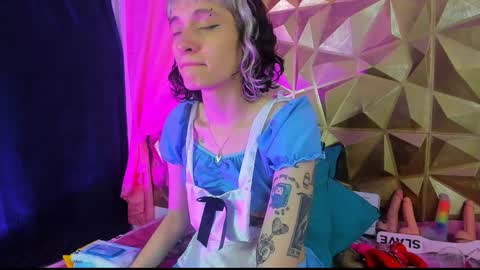 Snapshot of sweet_emmili chatting on January 10, 12:15 pm emmili online show from January 10, 12:15 pm