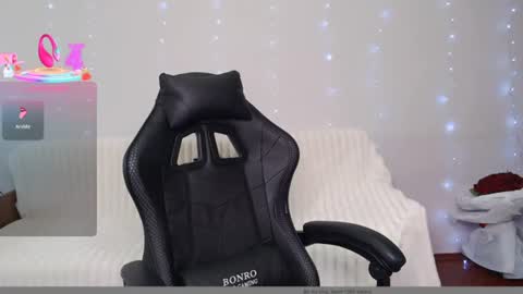 sweet_girl8484 online show from June 19, 4:10 pm