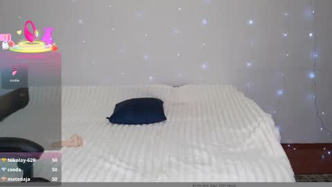 sweet_girl8484 online show from May 28, 4:16 pm