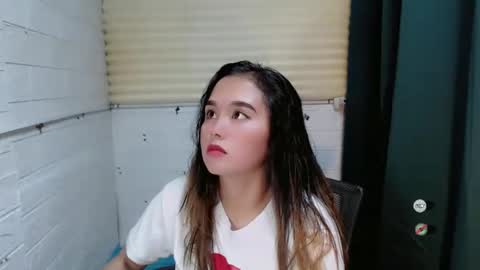 Snapshot of sweet_laika chatting on January 4, 4:12 am LAIKA online show from January 4, 4:12 am