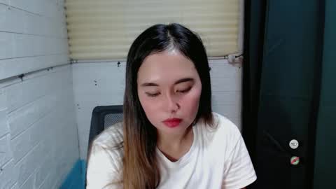 Snapshot of sweet_laika chatting on December 30, 2:42 am LAIKA online show from December 30, 2:42 am