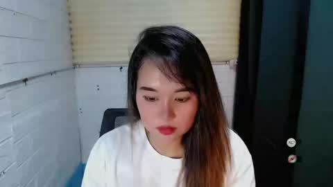 Snapshot of sweet_laika chatting on January 2, 3:26 am LAIKA online show from January 2, 3:26 am
