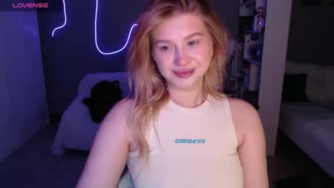 sweet_nicole_333 online show from June 5, 10:21 am