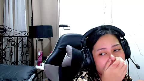 Leah online show from January 6, 5:49 pm