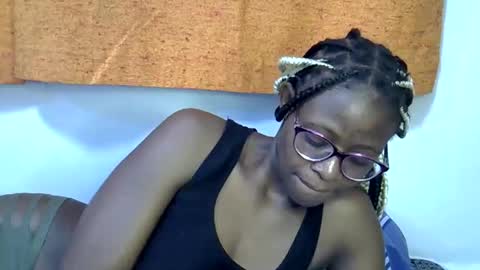 sweet_zarah online show from February 13, 1:07 am