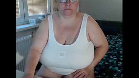 Sweetboobs85h online show from July 28, 4:39 pm