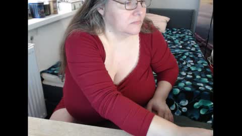 Sweetboobs85h online show from February 14, 9:33 am