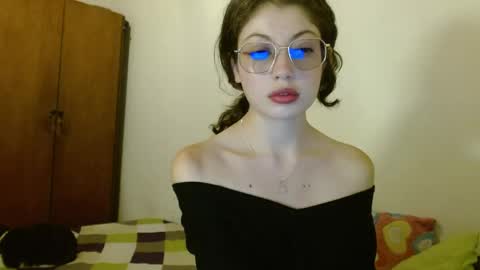 sweetcalm_ online show from June 5, 3:43 am