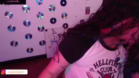 Abril online show from November 12, 5:00 pm