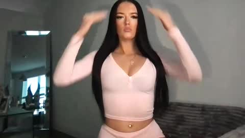 Gracie  online show from October 11, 11:51 pm