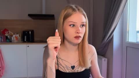 sweetie Lisa3 online show from March 23, 4:02 pm