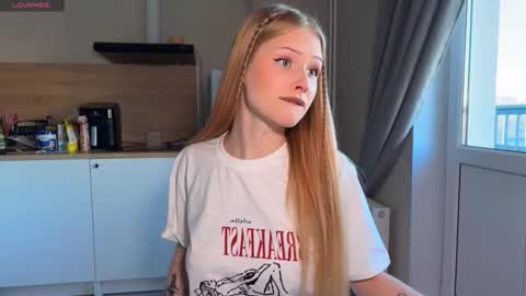 sweetie Lisa3 online show from March 22, 3:40 pm