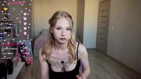 sweetie Lisa3 online show from September 8, 2:49 pm